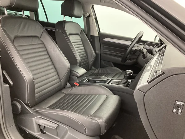 VOLKSWAGEN Passat Variant (2024) — foto 5 van 36