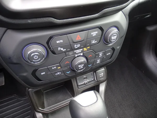 Jeep Renegade (2024) — foto 10 van 27