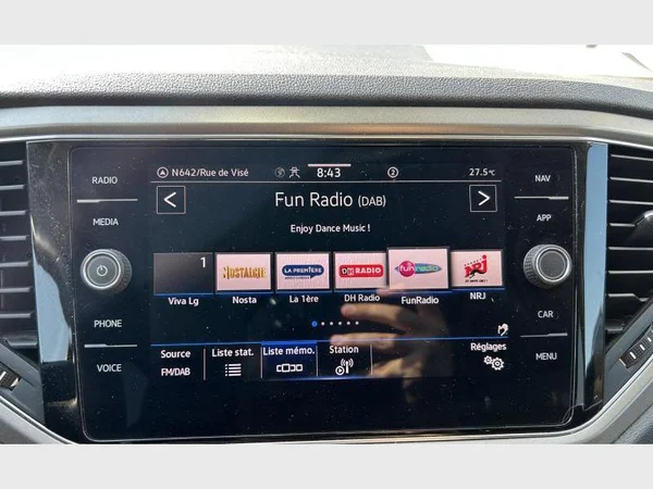 Volkswagen T-Roc (2021) — foto 14 van 28