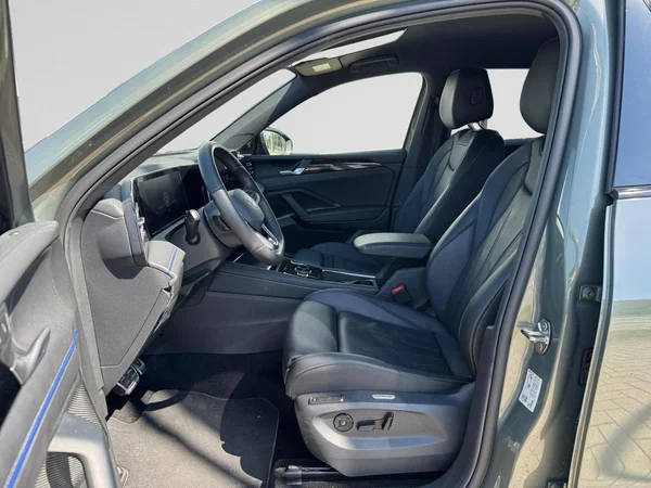 VOLKSWAGEN Tiguan eHybrid (PHEV) (2025) — foto 4 van 24