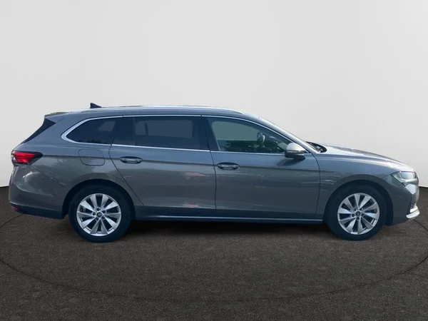 SKODA Superb Combi (2025) — foto 4 van 25