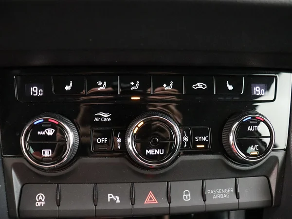 SKODA Karoq (2024) — foto 10 van 18