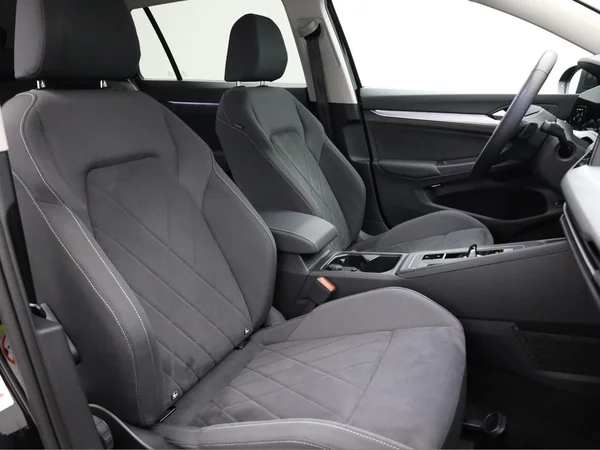 VOLKSWAGEN Golf VIII SW (2024) — foto 16 van 21