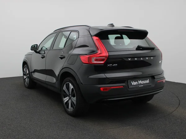 Volvo XC40 (2023) — foto 12 van 41