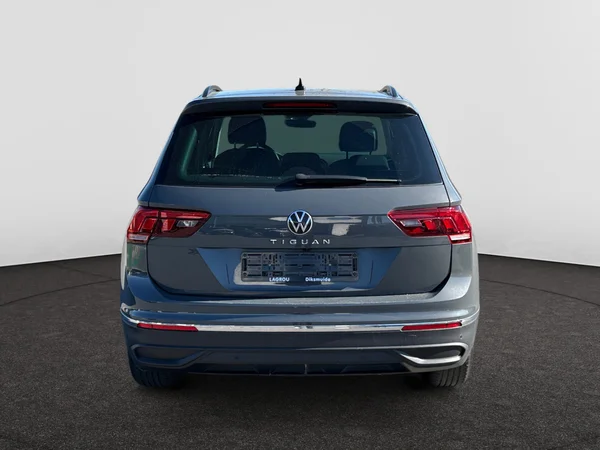 VOLKSWAGEN Tiguan (2022) — foto 18 van 23