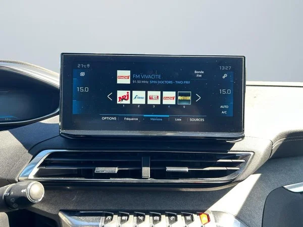 PEUGEOT 5008 Dsl (2022) — foto 8 van 32