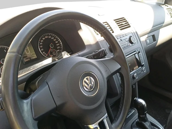Volkswagen Touran (2012) — foto 16 van 16