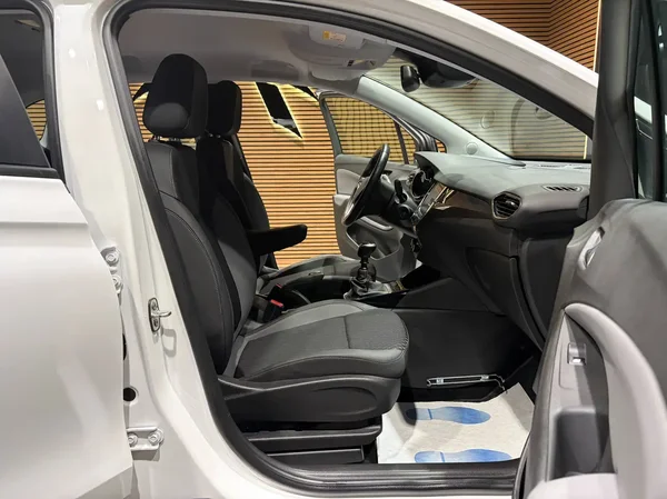Opel Crossland (2019) — foto 10 van 25