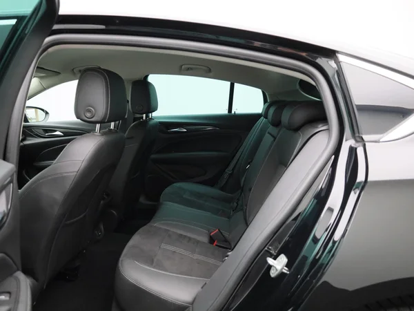 Opel Insignia (2022) — foto 2 van 40