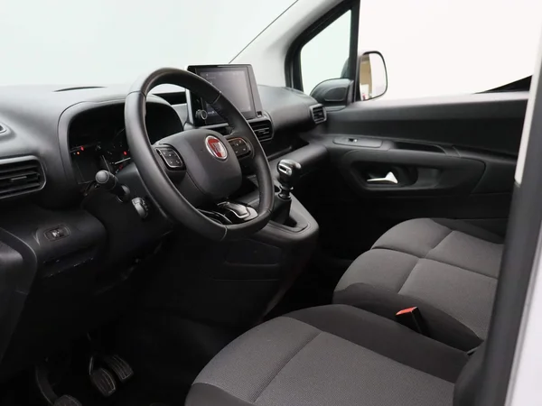 Fiat Doblò (2023) — foto 9 van 39