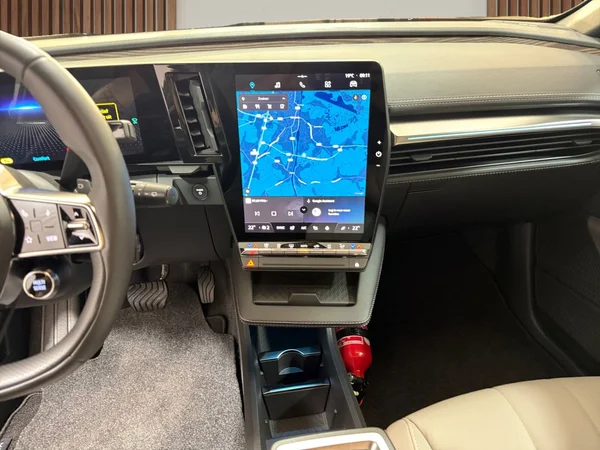 Renault Megane-E-Tech (2022) — foto 13 van 29