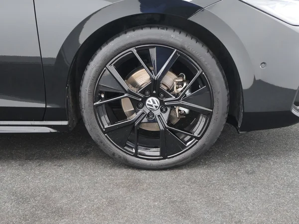 VOLKSWAGEN Passat SW (2024) — foto 29 van 32