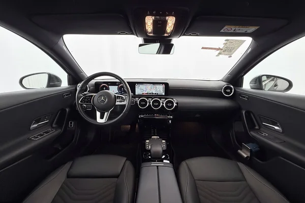 Mercedes-Benz A-Class Sedan PHEV (V177) (2022) — foto 4 van 30