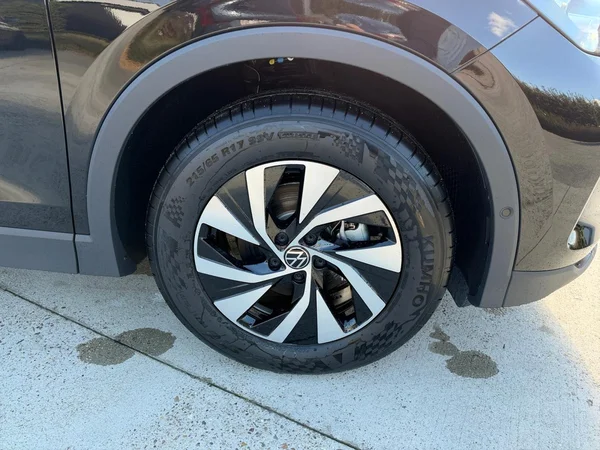 VOLKSWAGEN Tiguan (2026) — foto 14 van 21