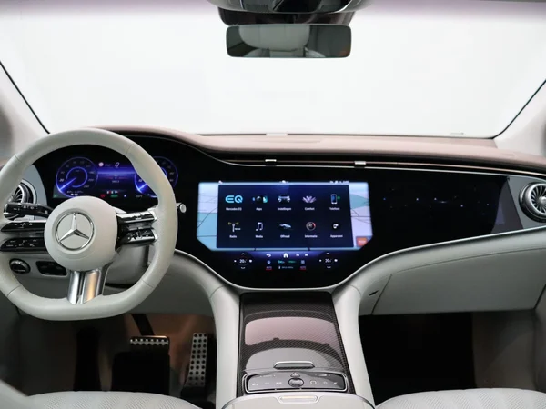 Mercedes-Benz EQE (2024) — foto 19 van 35