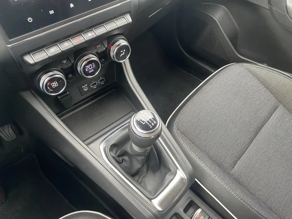 Renault Captur (2022) — foto 2 van 22