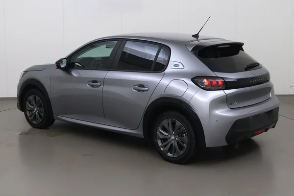 Peugeot E-208 (2022) — foto 12 van 18