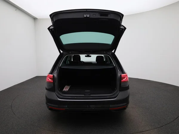 Volkswagen Passat (2022) — foto 3 van 48