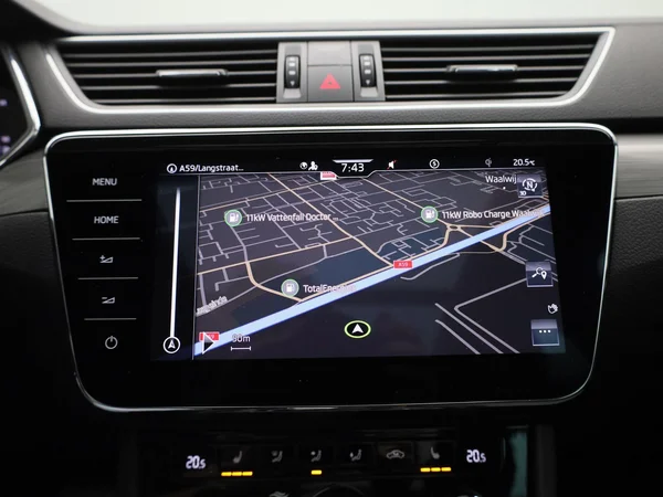 Škoda Superb (2022) — foto 13 van 47