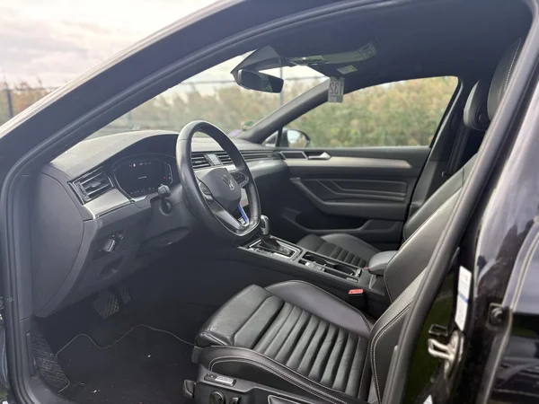 Volkswagen Passat (2021) — foto 11 van 12