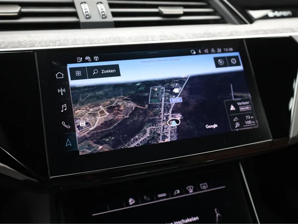 AUDI Q8 e-tron Sportback (2025) — foto 13 van 25