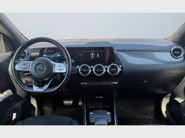 Mercedes-Benz GLA 180 (2022) — foto 3 van 22