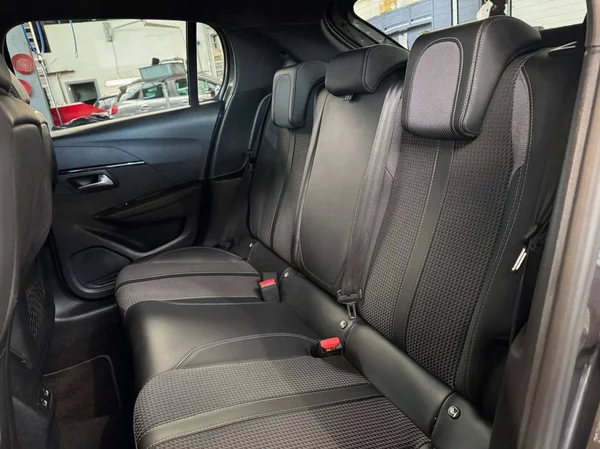 Peugeot 208 (2022) — foto 15 van 17