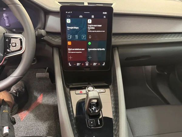 Polestar 2 (2024) — foto 13 van 30