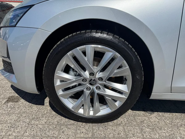 SKODA Octavia Combi (2025) — foto 16 van 24