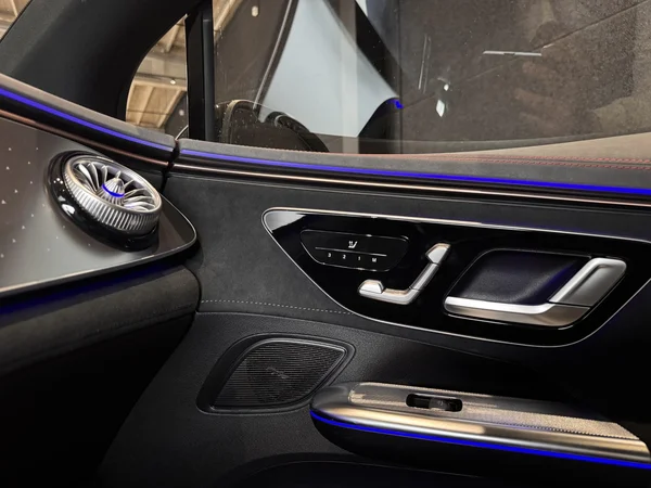 Mercedes-Benz EQE (2024) — foto 10 van 30