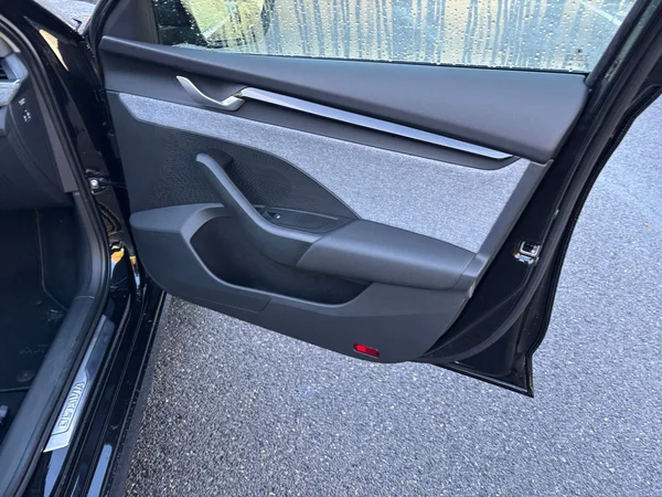SKODA Octavia Combi (2025) — foto 3 van 24