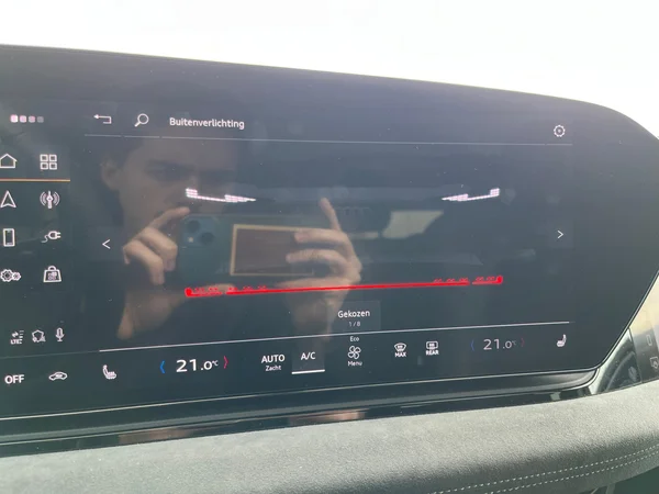 AUDI A6 Avant e-tron (2025) — foto 19 van 24