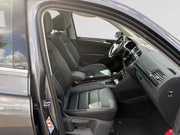 VOLKSWAGEN Tiguan (2019) — foto 15 van 22
