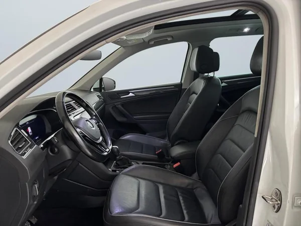VOLKSWAGEN Tiguan Dsl (2019) — foto 2 van 26