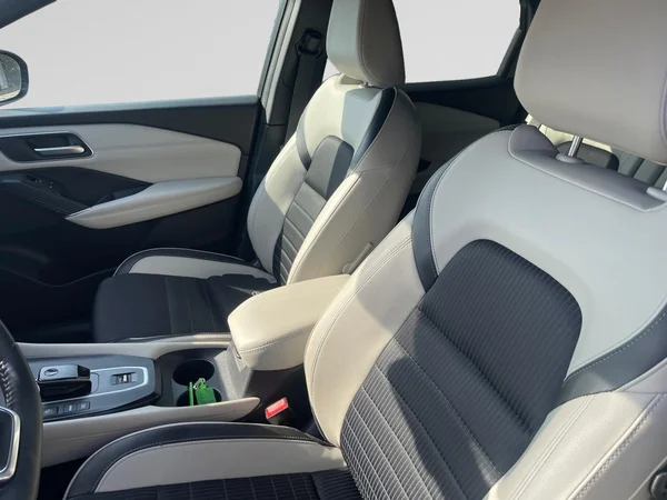NISSAN Qashqai (2023) — foto 16 van 19