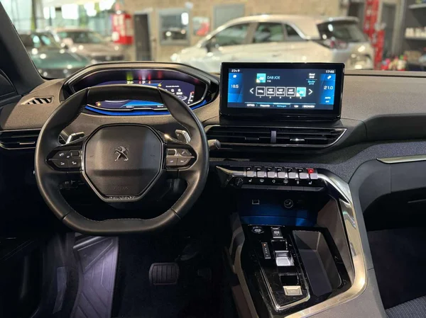 Peugeot 5008 (2023) — foto 18 van 18