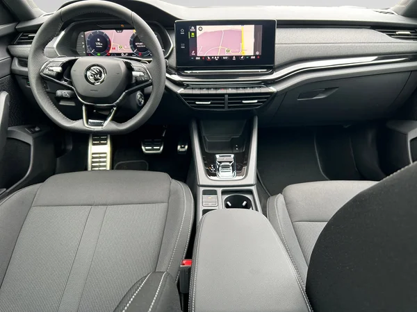 SKODA Octavia Combi (2025) — foto 15 van 17