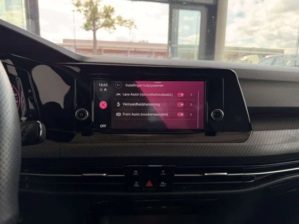 Volkswagen Golf (2024) — foto 5 van 22