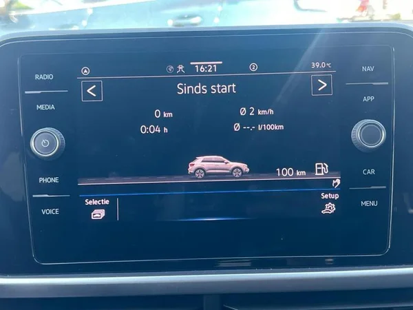 VOLKSWAGEN T-Roc (2024) — foto 16 van 26