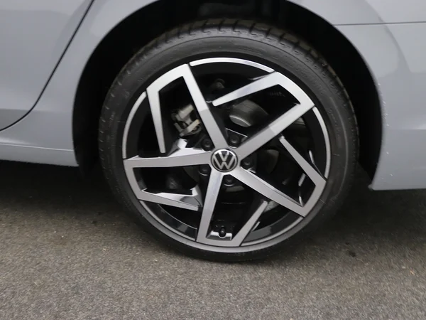 VOLKSWAGEN Golf VIII SW (2024) — foto 15 van 26