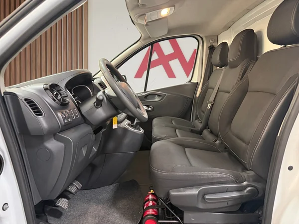 Renault Trafic (2021) — foto 4 van 25
