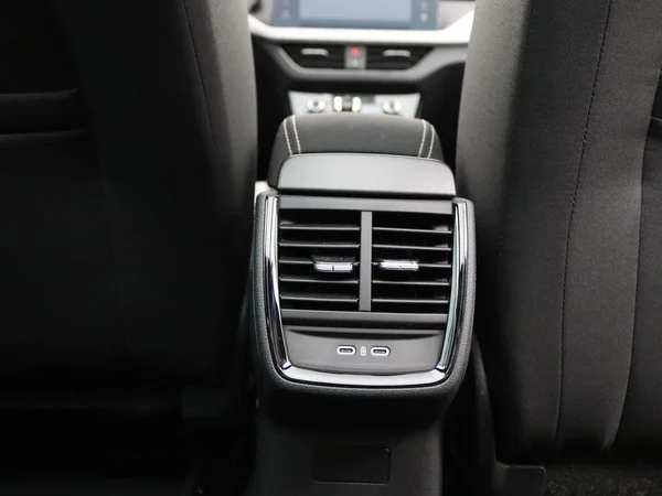 SKODA Kamiq (2024) — foto 4 van 30