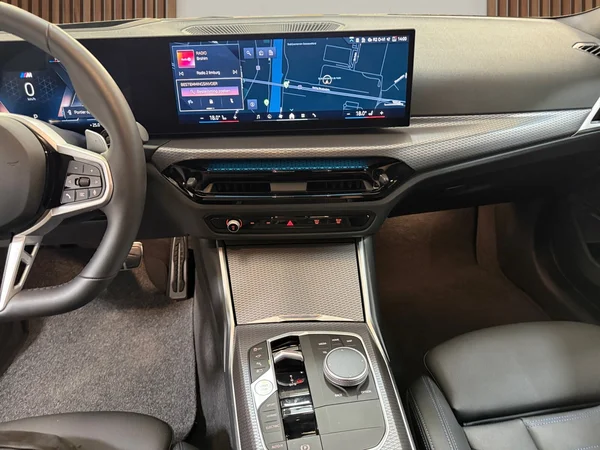 BMW 330 (2025) — foto 13 van 30