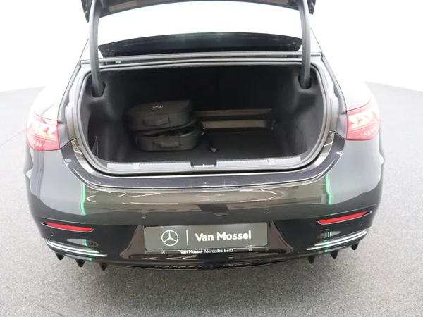 Mercedes-Benz EQE (2025) — foto 13 van 24
