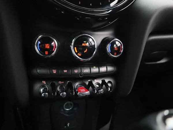MINI One (2022) — foto 16 van 32