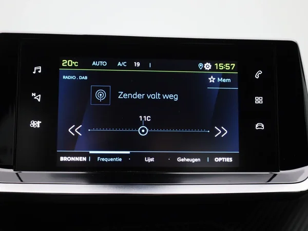 Peugeot e-2008 (2023) — foto 10 van 43