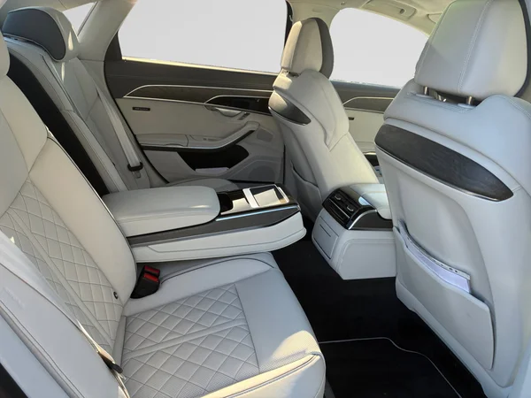 AUDI S8 (2025) — foto 11 van 24