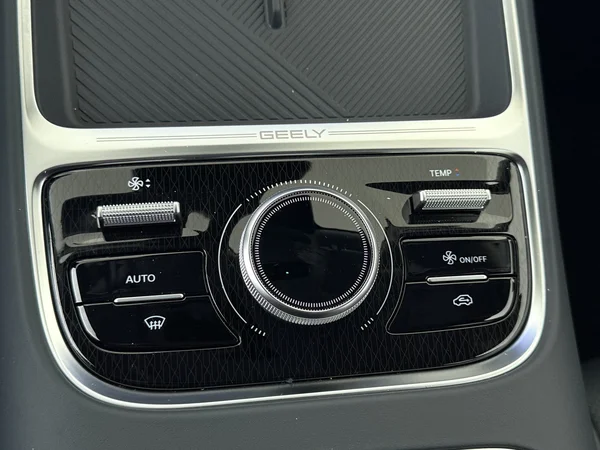 GEELY Starray EM-i (2026) — foto 16 van 29