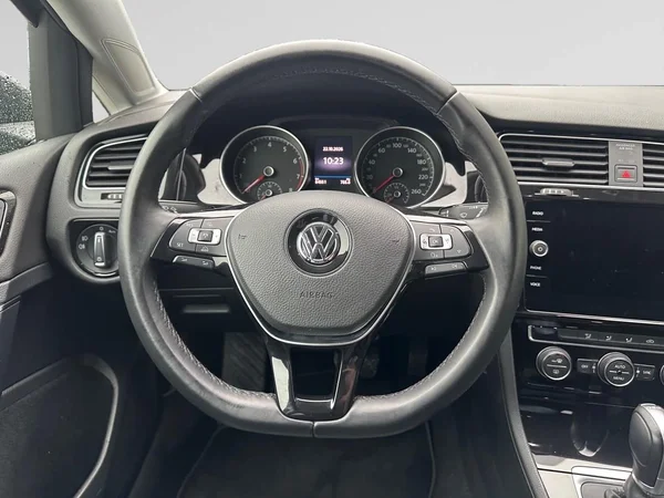 VOLKSWAGEN Golf VII (2018) — foto 10 van 24