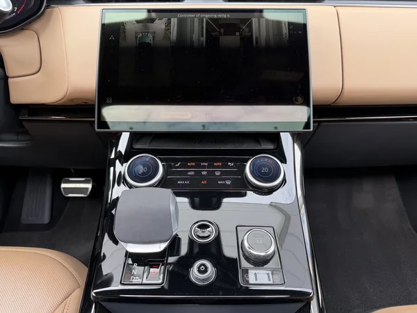 Land Rover Range Rover Sport (2023) — foto 9 van 40